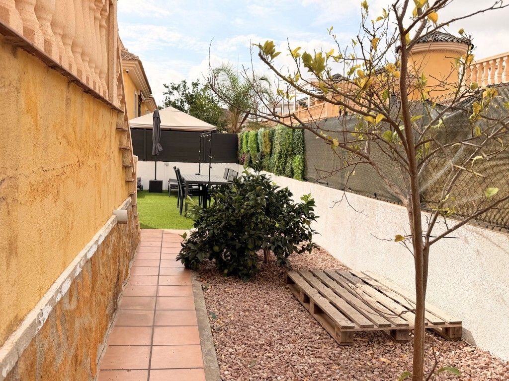 4-Bedroom Villa in Costa Blanca Sur, Algorfa - Image 10