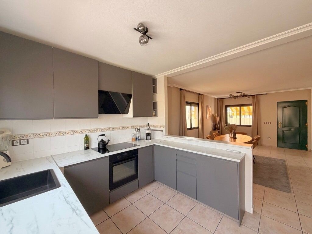 4-Bedroom Villa in Costa Blanca Sur, Algorfa - Image 17