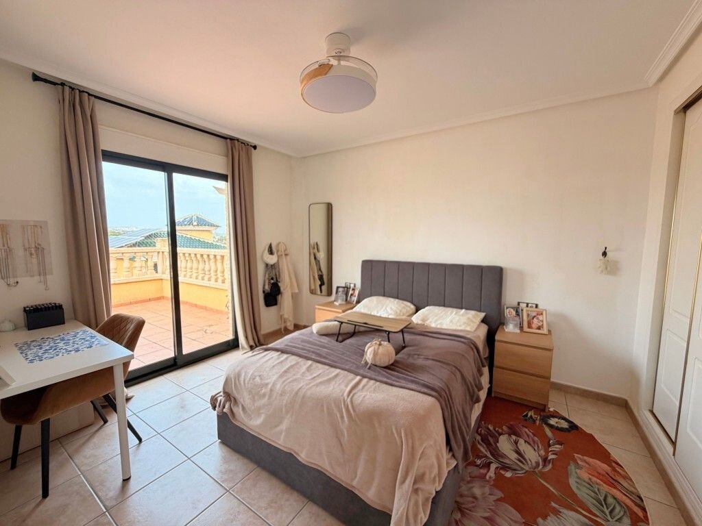 4-Bedroom Villa in Costa Blanca Sur, Algorfa - Image 18