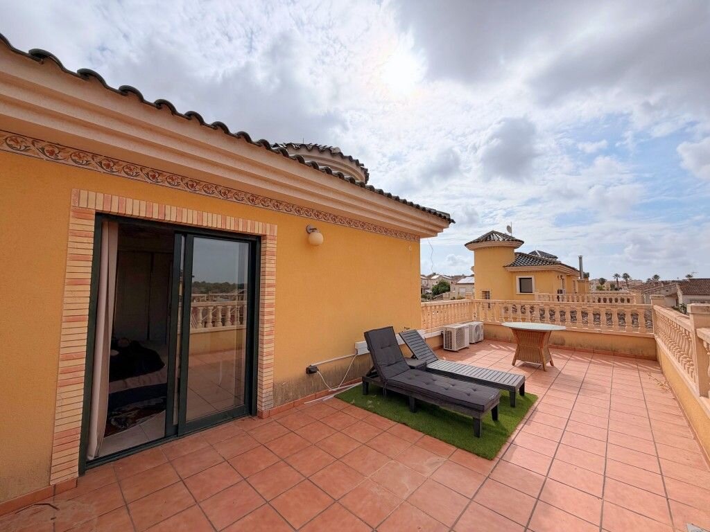 4-Bedroom Villa in Costa Blanca Sur, Algorfa - Image 31