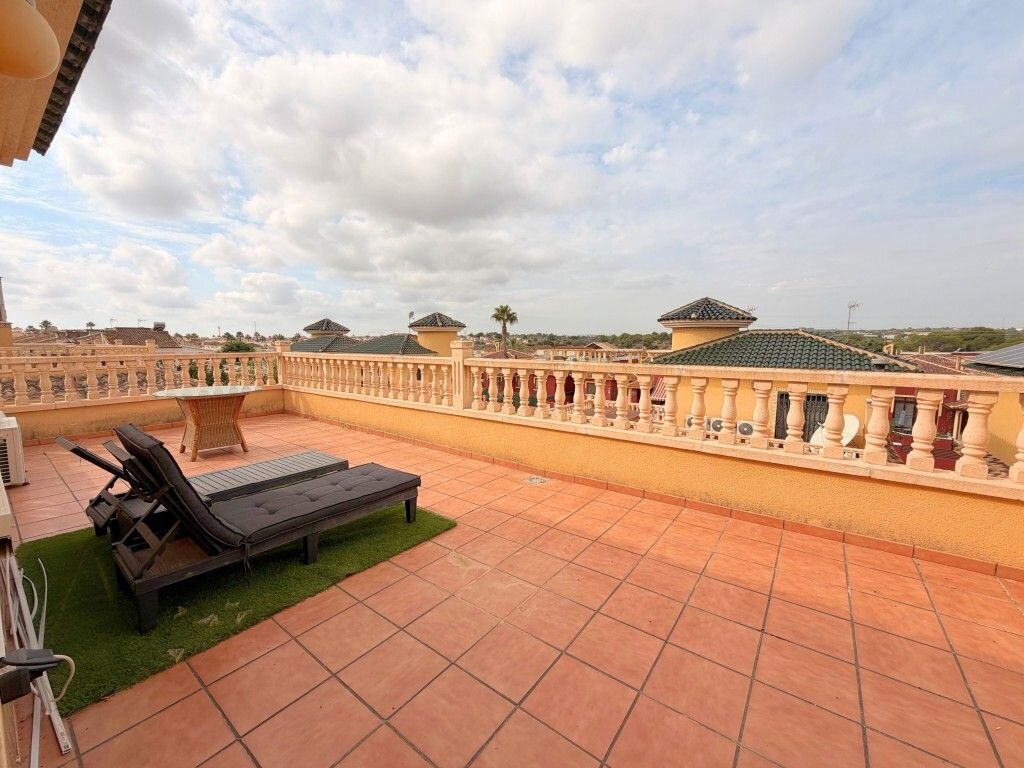 4-Bedroom Villa in Costa Blanca Sur, Algorfa - Image 32