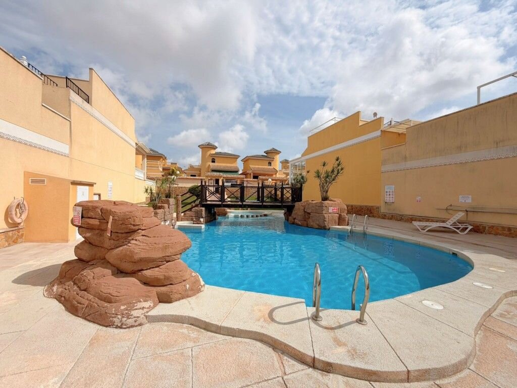 4-Bedroom Villa in Costa Blanca Sur, Algorfa - Image 34