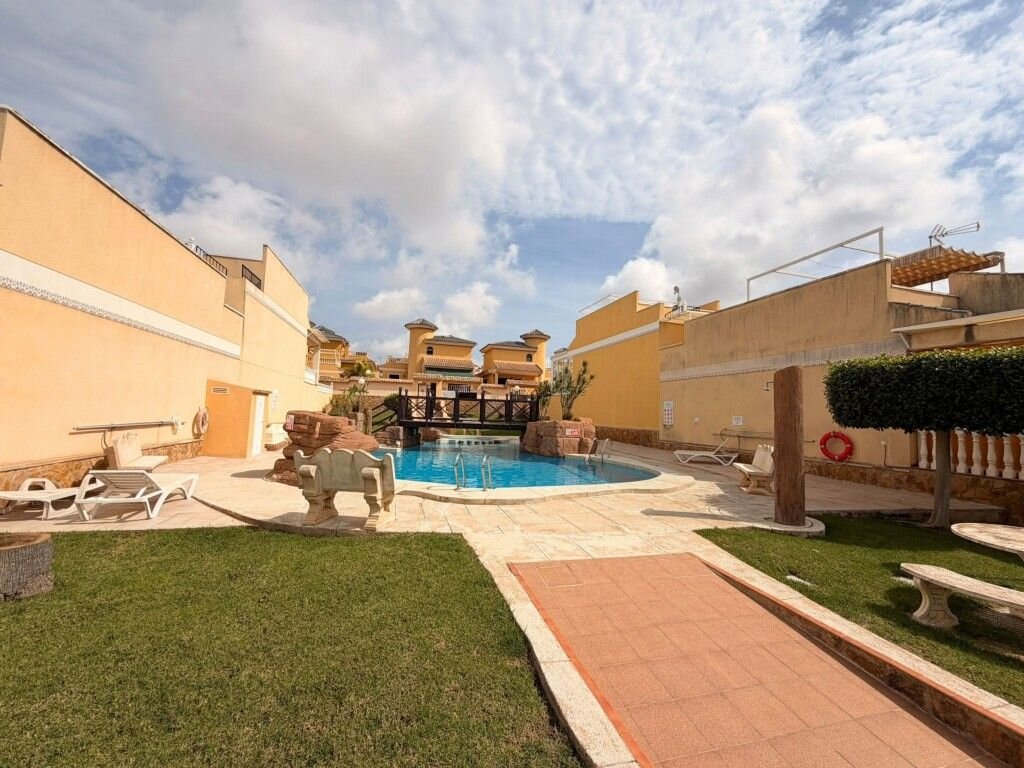 4-Bedroom Villa in Costa Blanca Sur, Algorfa - Image 35