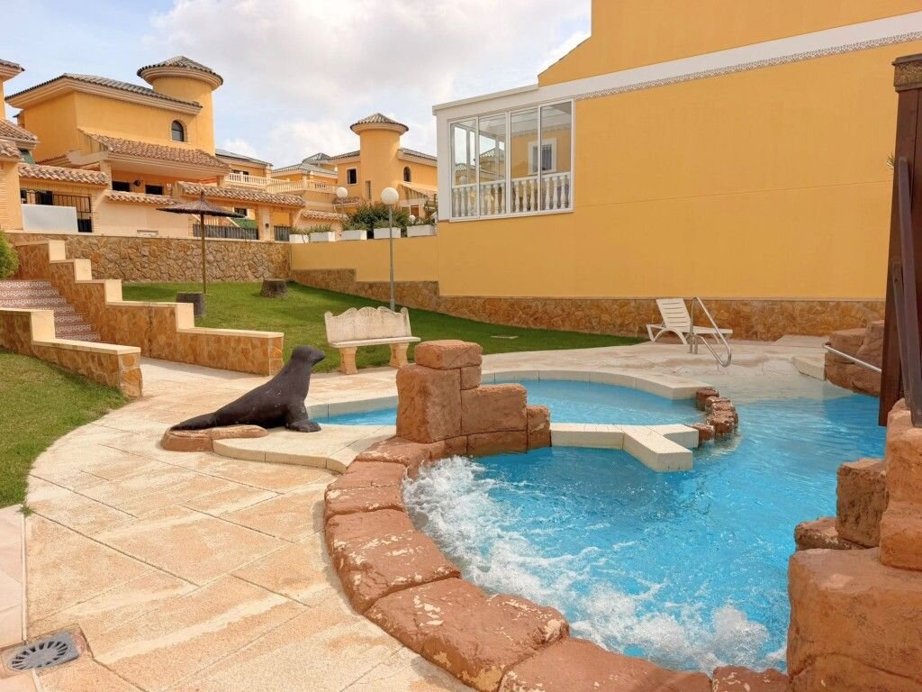 4-Bedroom Villa in Costa Blanca Sur, Algorfa - Image 36