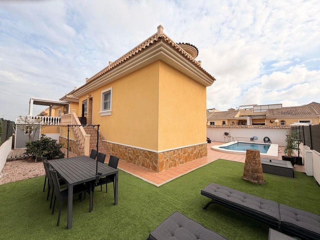 4-Bedroom Villa in Costa Blanca Sur, Algorfa - Image 6