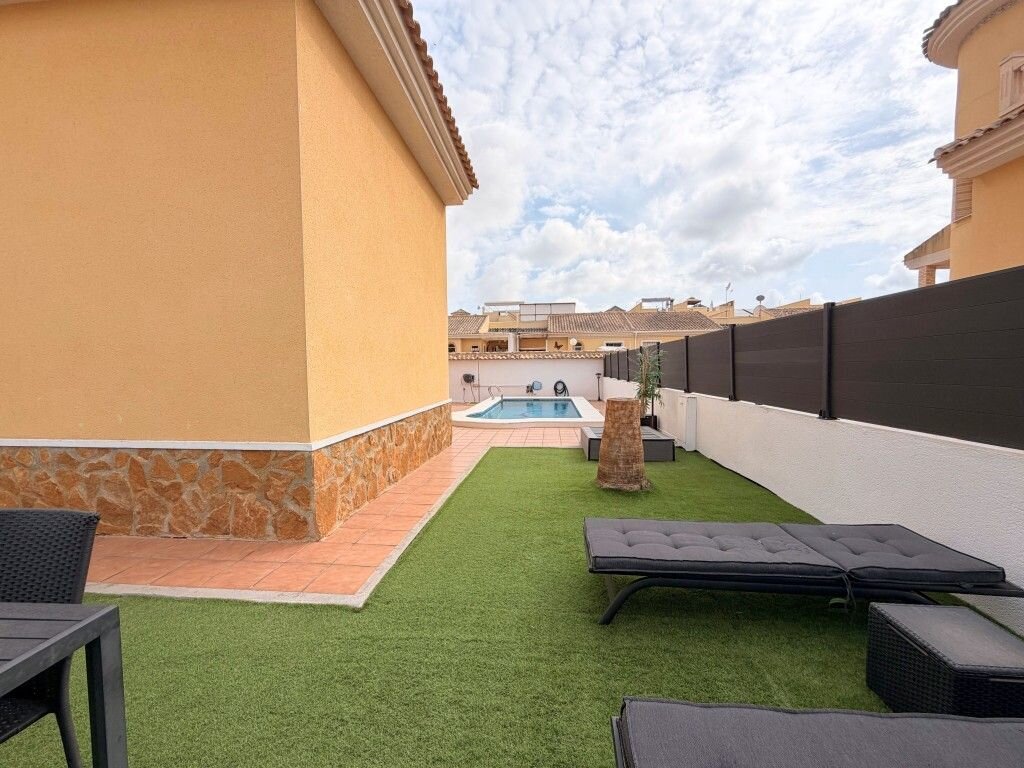 4-Bedroom Villa in Costa Blanca Sur, Algorfa - Image 7