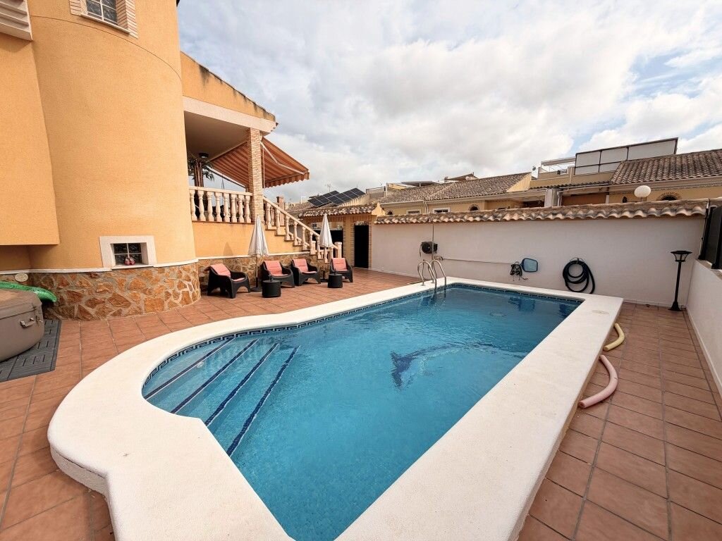 4-Bedroom Villa in Costa Blanca Sur, Algorfa - Image 9