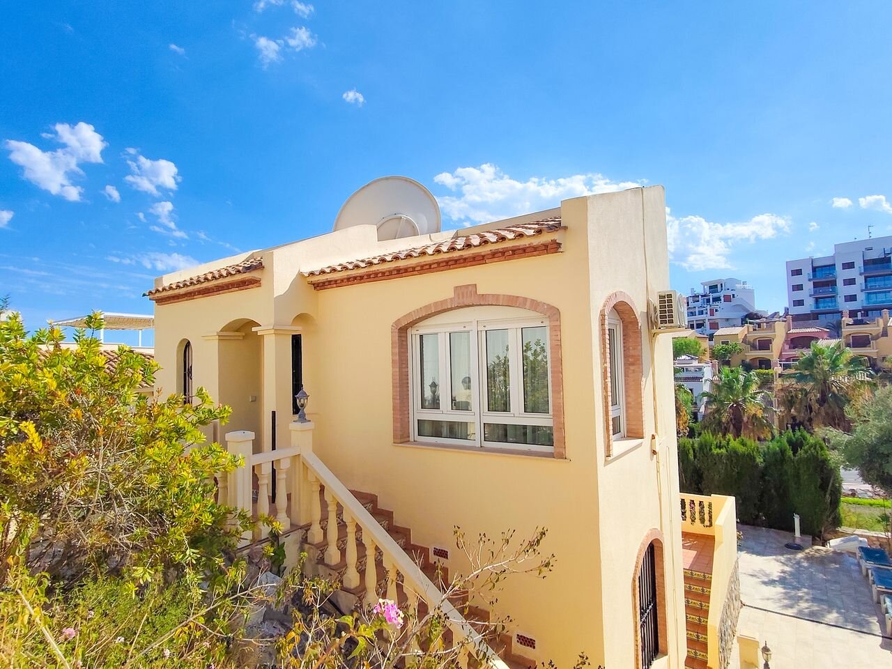 3-Bedroom Villa in Villamartín-las Filipinas, Orihuela Costa - Image 2