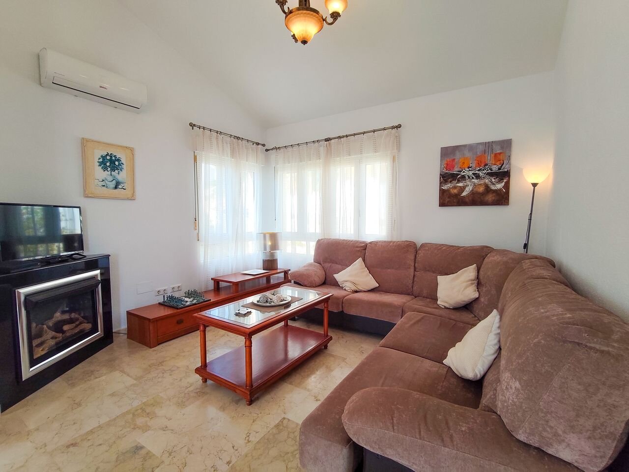 3-Bedroom Villa in Villamartín-las Filipinas, Orihuela Costa - Image 4