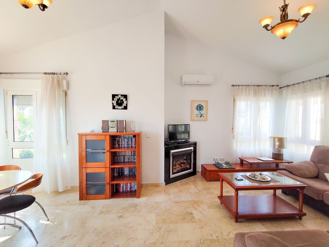 3-Bedroom Villa in Villamartín-las Filipinas, Orihuela Costa - Image 5