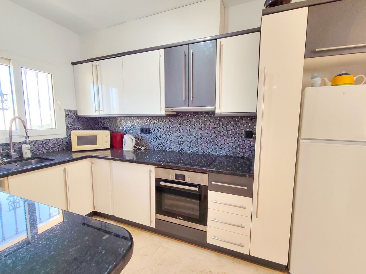 3-Bedroom Villa in Villamartín-las Filipinas, Orihuela Costa - Image 8