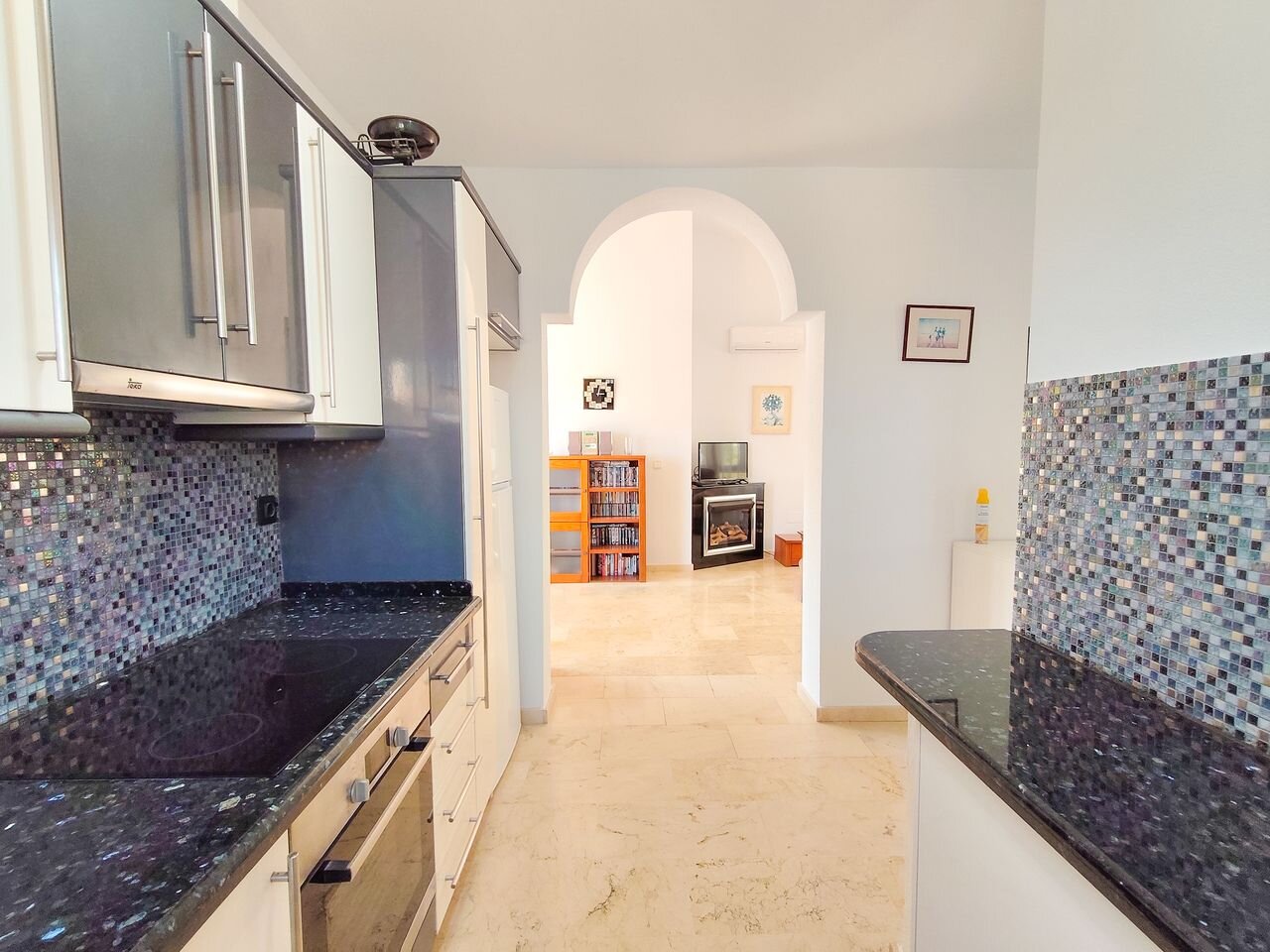 3-Bedroom Villa in Villamartín-las Filipinas, Orihuela Costa - Image 9