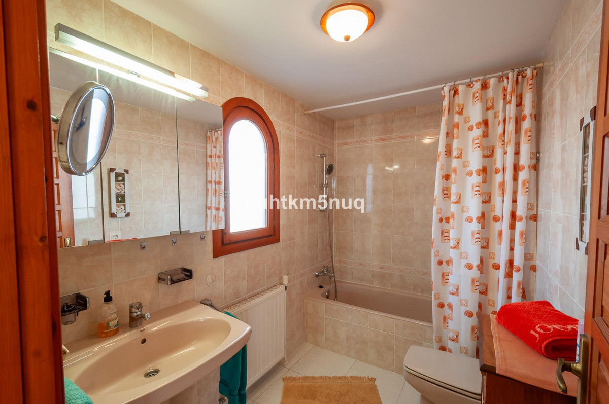 3-Bedroom Detached House in  Calpe | Sunny Casas - Costa ... - Image 14
