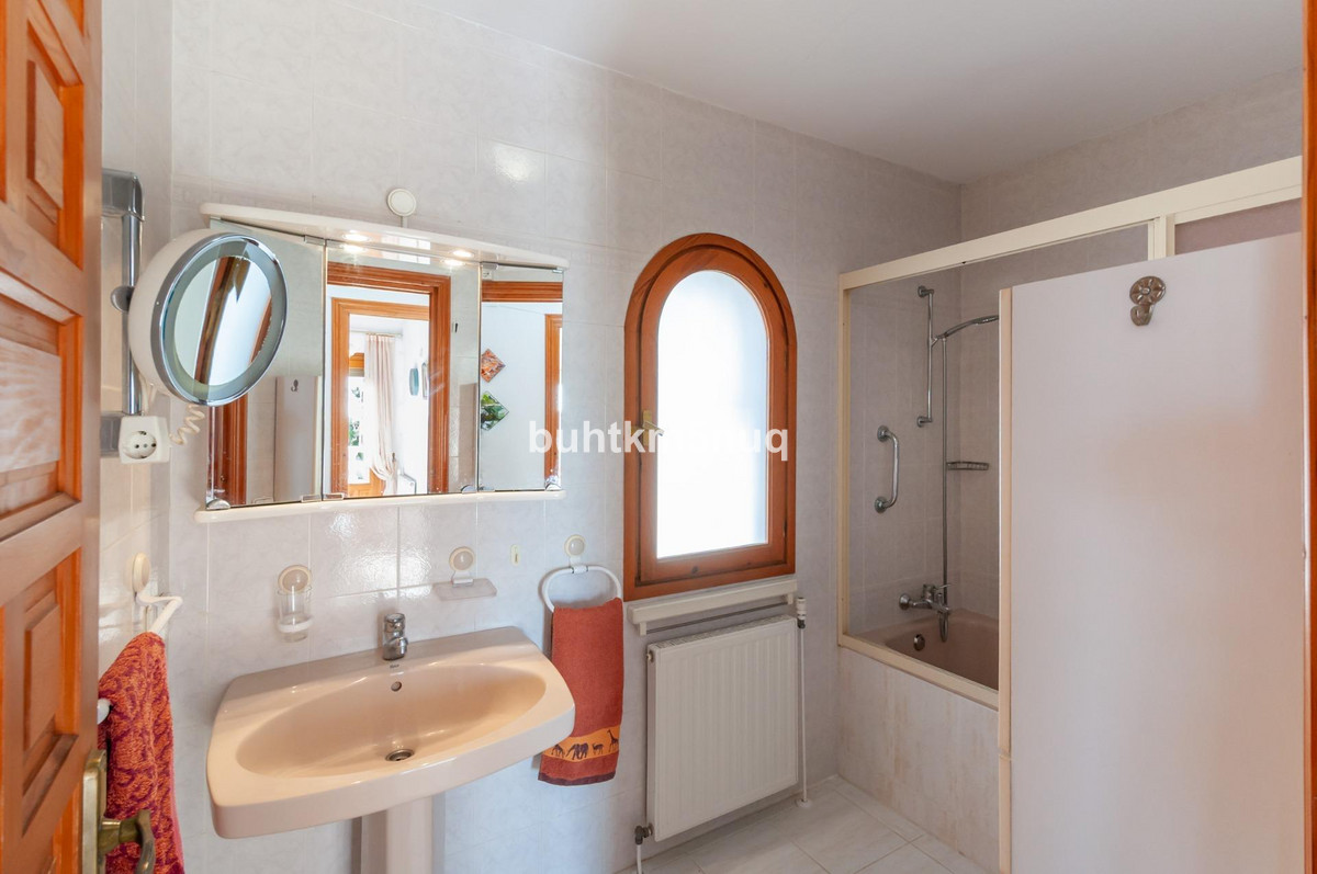 3-Bedroom Detached House in  Calpe | Sunny Casas - Costa ... - Image 20