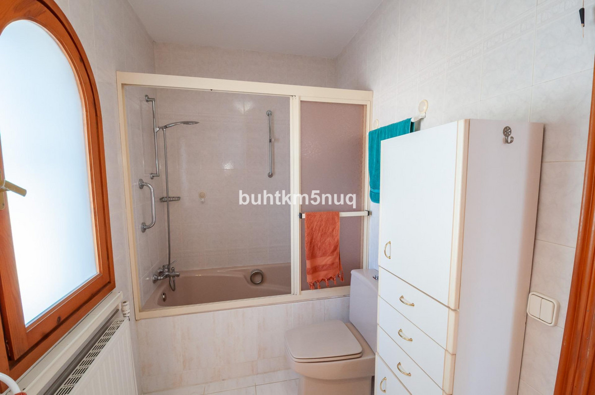 3-Bedroom Detached House in  Calpe | Sunny Casas - Costa ... - Image 21