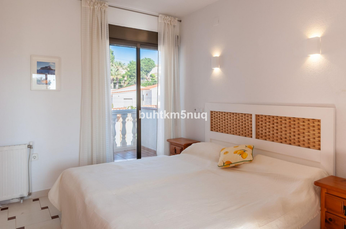 3-Bedroom Detached House in  Calpe | Sunny Casas - Costa ... - Image 23