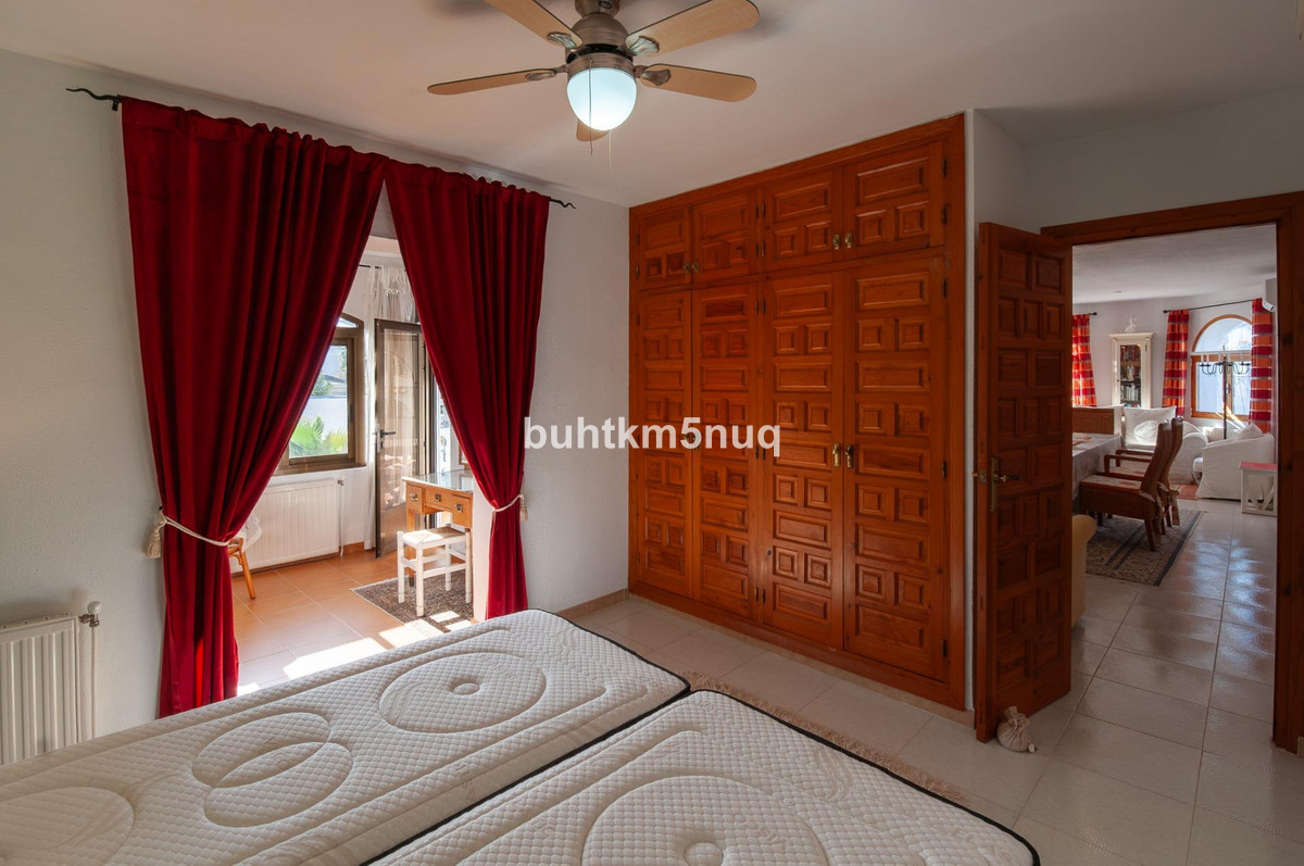 3-Bedroom Detached House in  Calpe | Sunny Casas - Costa ... - Image 9