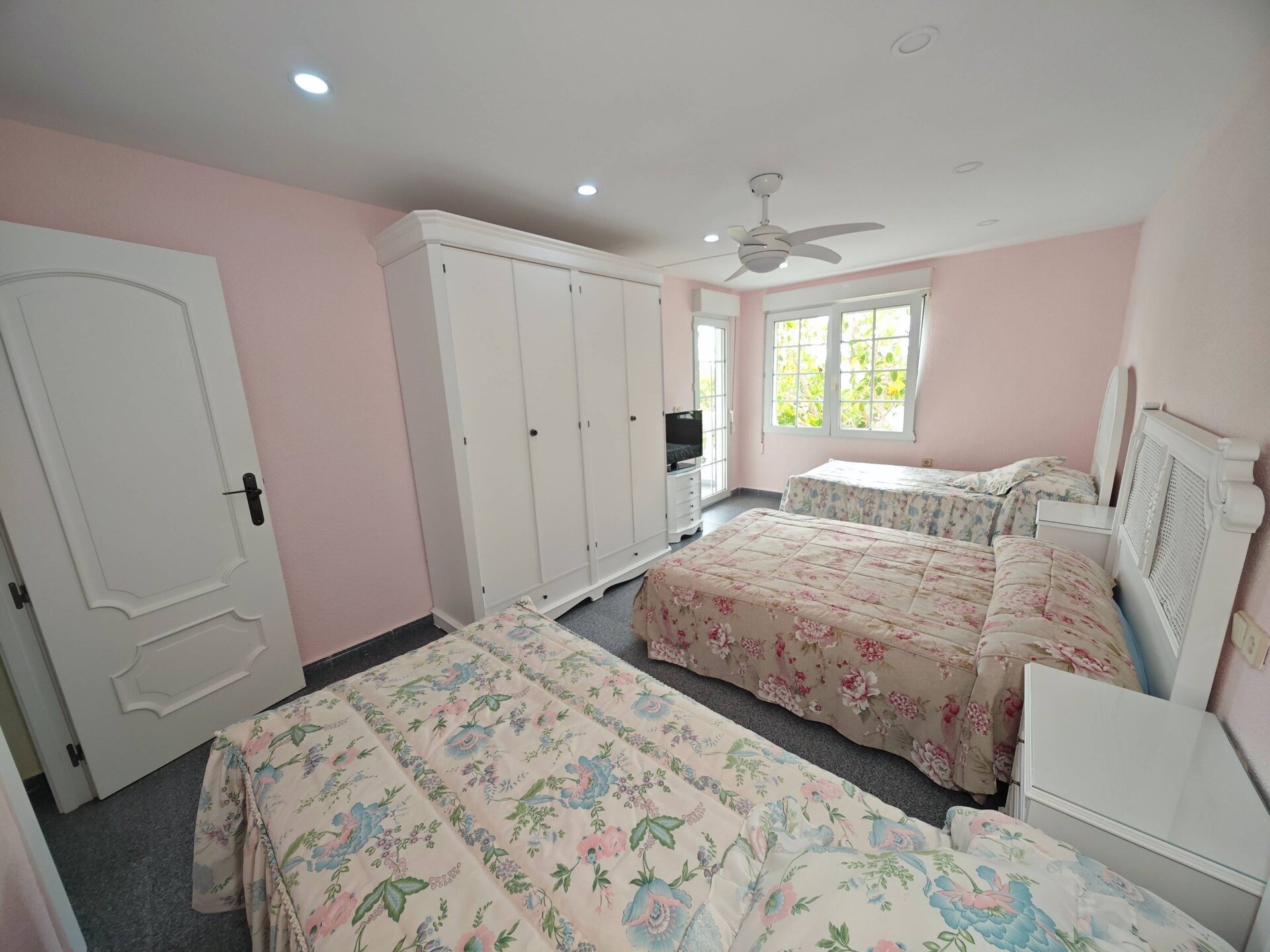 7-Bedroom Luxury Villa in Cabo Roig - Image 20