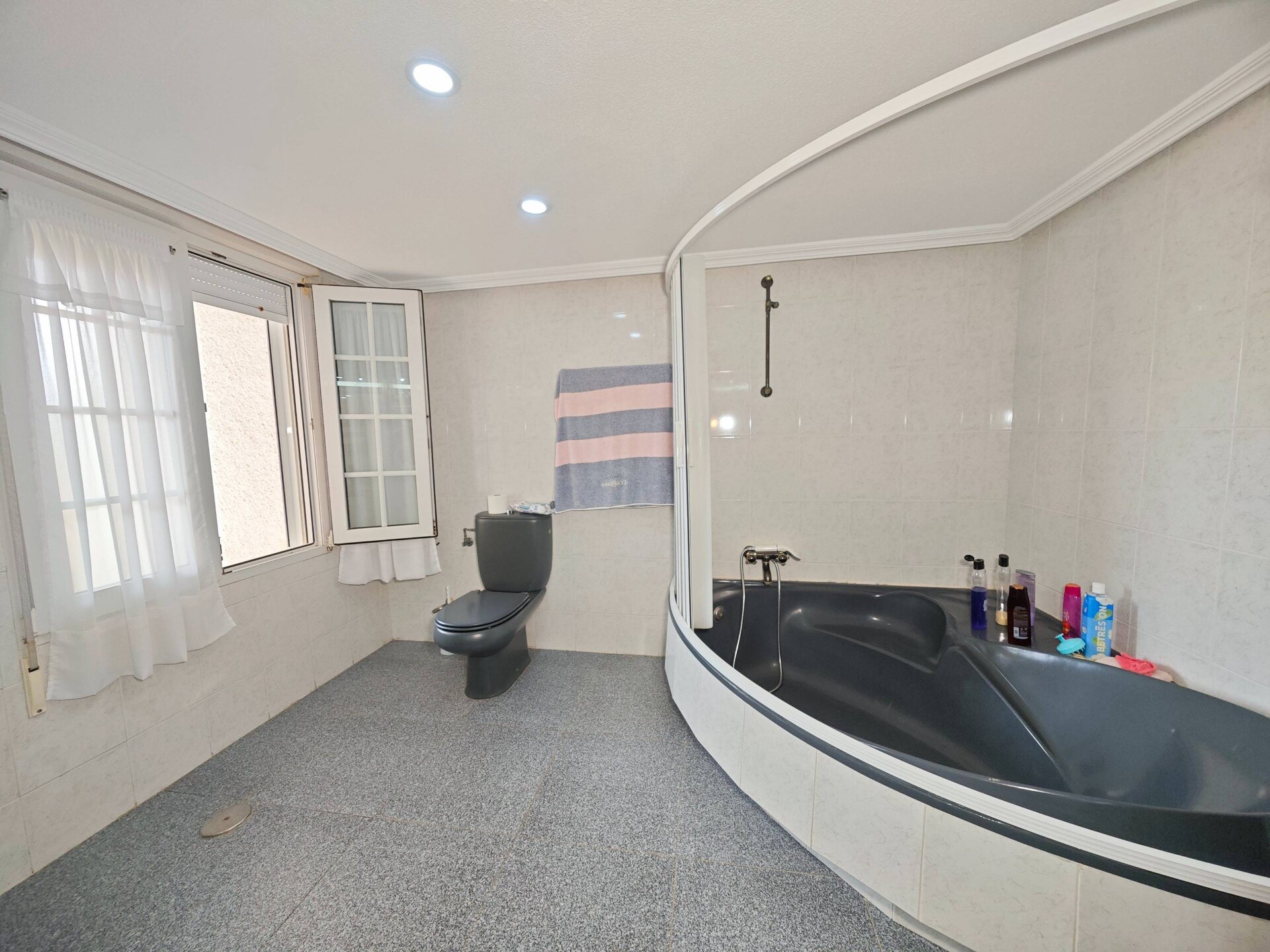 7-Bedroom Luxury Villa in Cabo Roig - Image 22