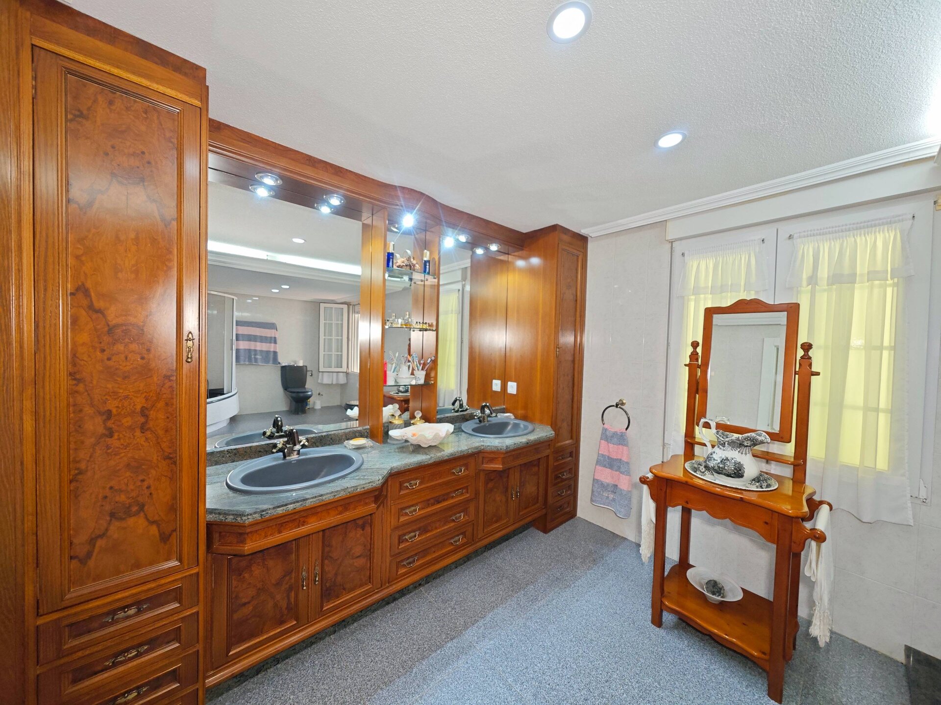 7-Bedroom Luxury Villa in Cabo Roig - Image 23