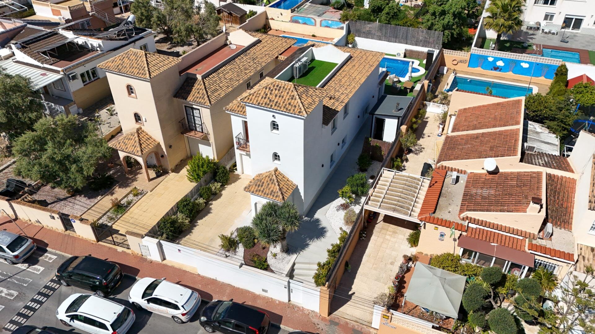 4-Bedroom Villa in La Siesta, Torrevieja - Image 2