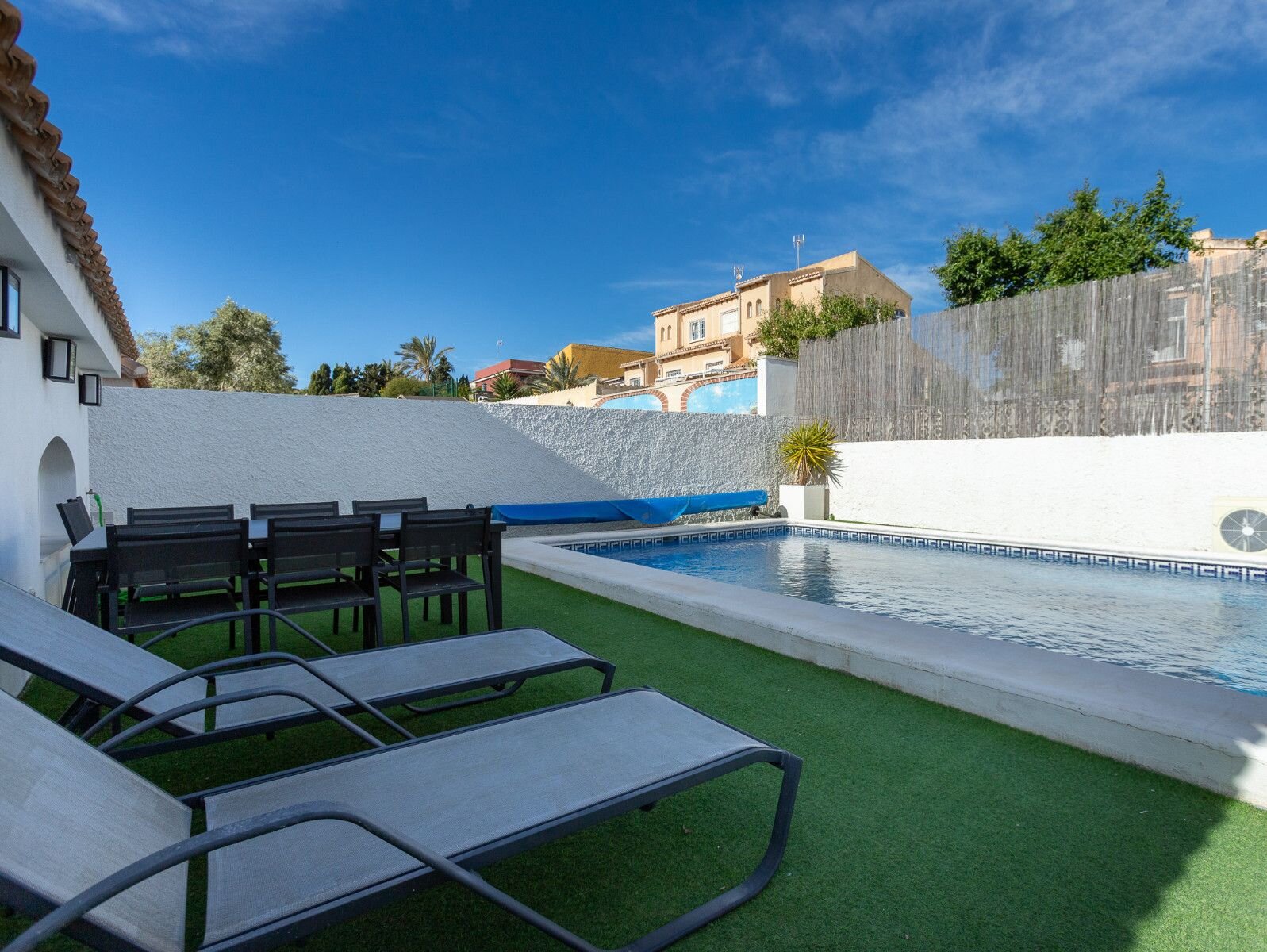 4-Bedroom Villa in La Siesta, Torrevieja - Image 20