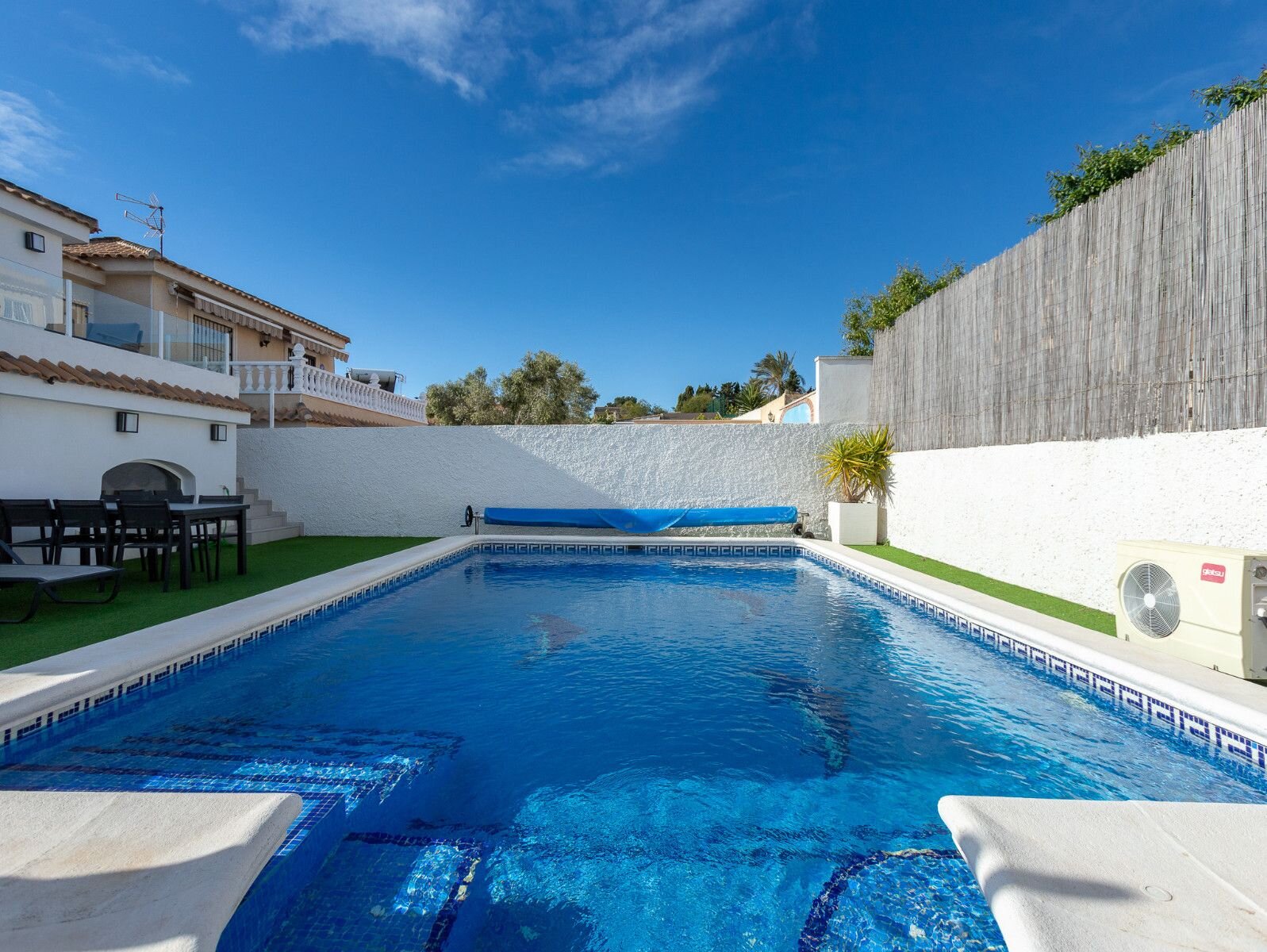 4-Bedroom Villa in La Siesta, Torrevieja - Image 21