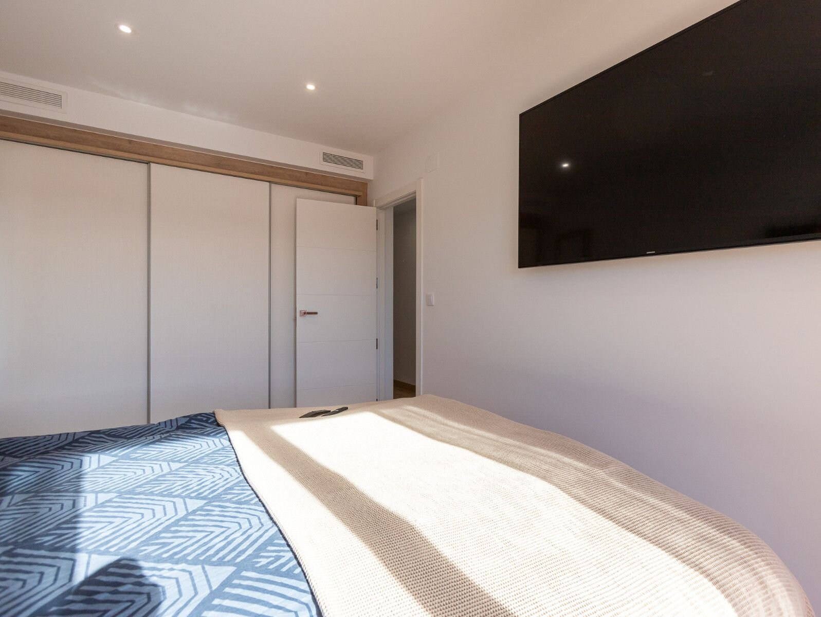 4-Bedroom Villa in La Siesta, Torrevieja - Image 29
