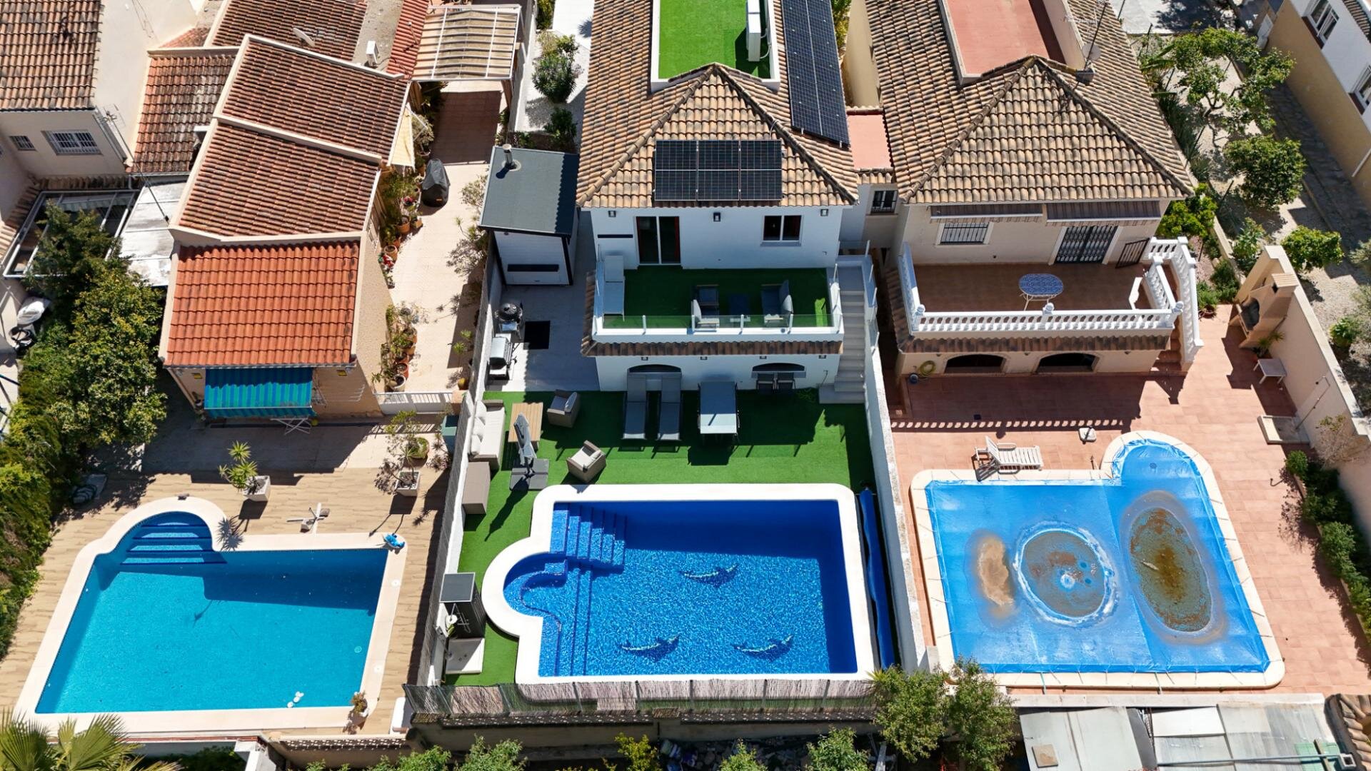 4-Bedroom Villa in La Siesta, Torrevieja - Image 3