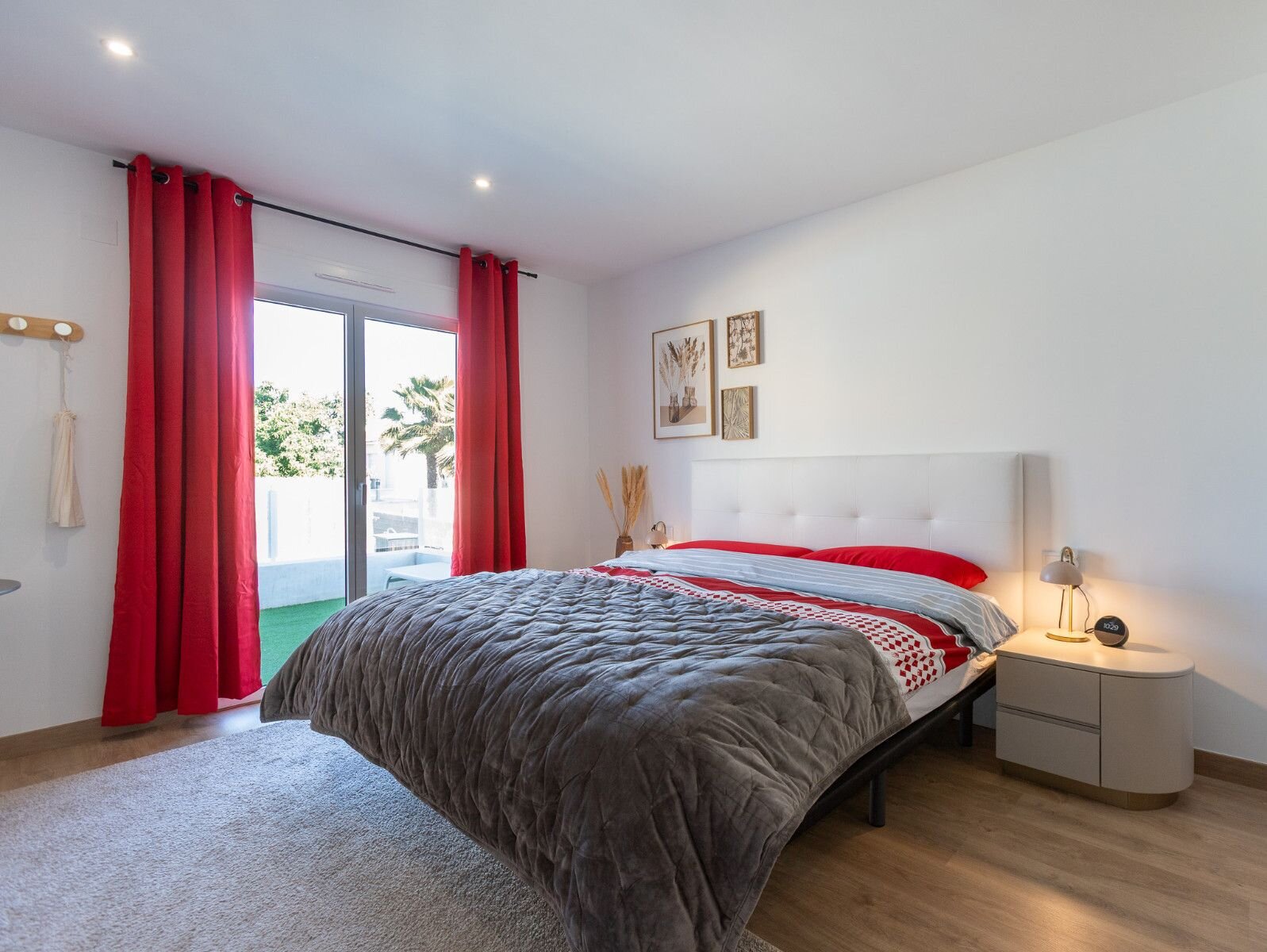 4-Bedroom Villa in La Siesta, Torrevieja - Image 33