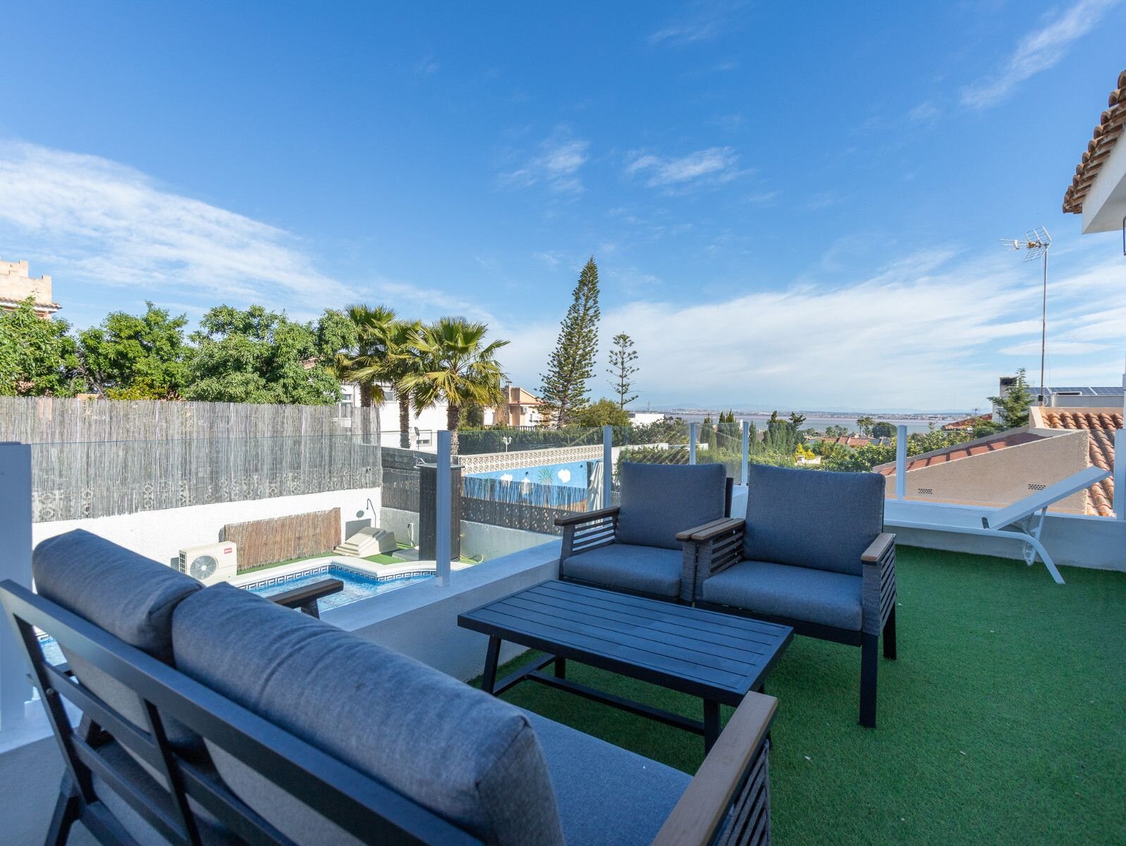 4-Bedroom Villa in La Siesta, Torrevieja - Image 43