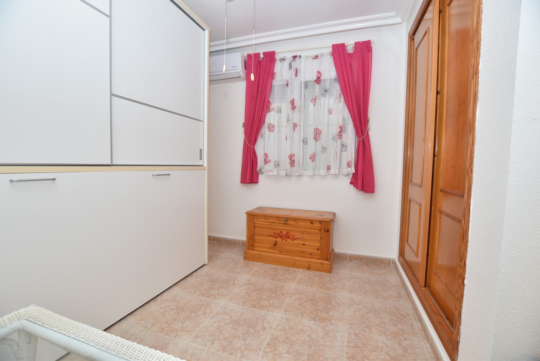 3-Bedroom Villa in Comunidad Valenciana, Algorfa - Image 17