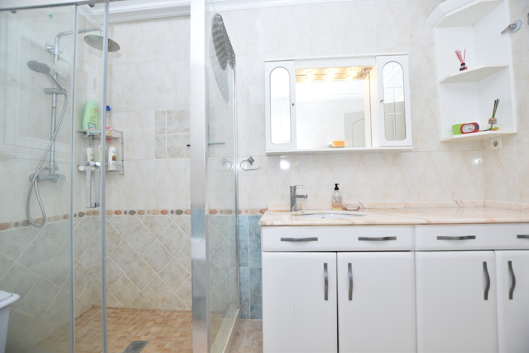 3-Bedroom Villa in Comunidad Valenciana, Algorfa - Image 19