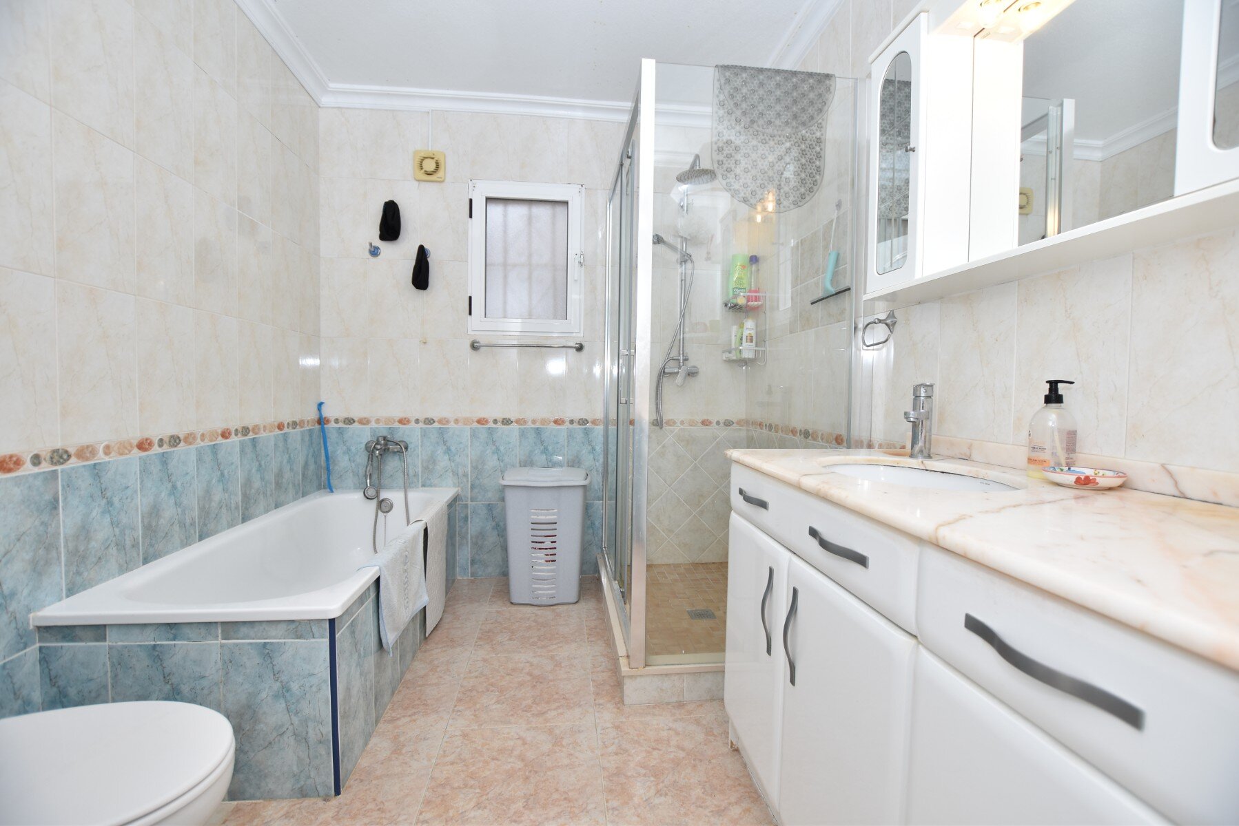 3-Bedroom Villa in Comunidad Valenciana, Algorfa - Image 20