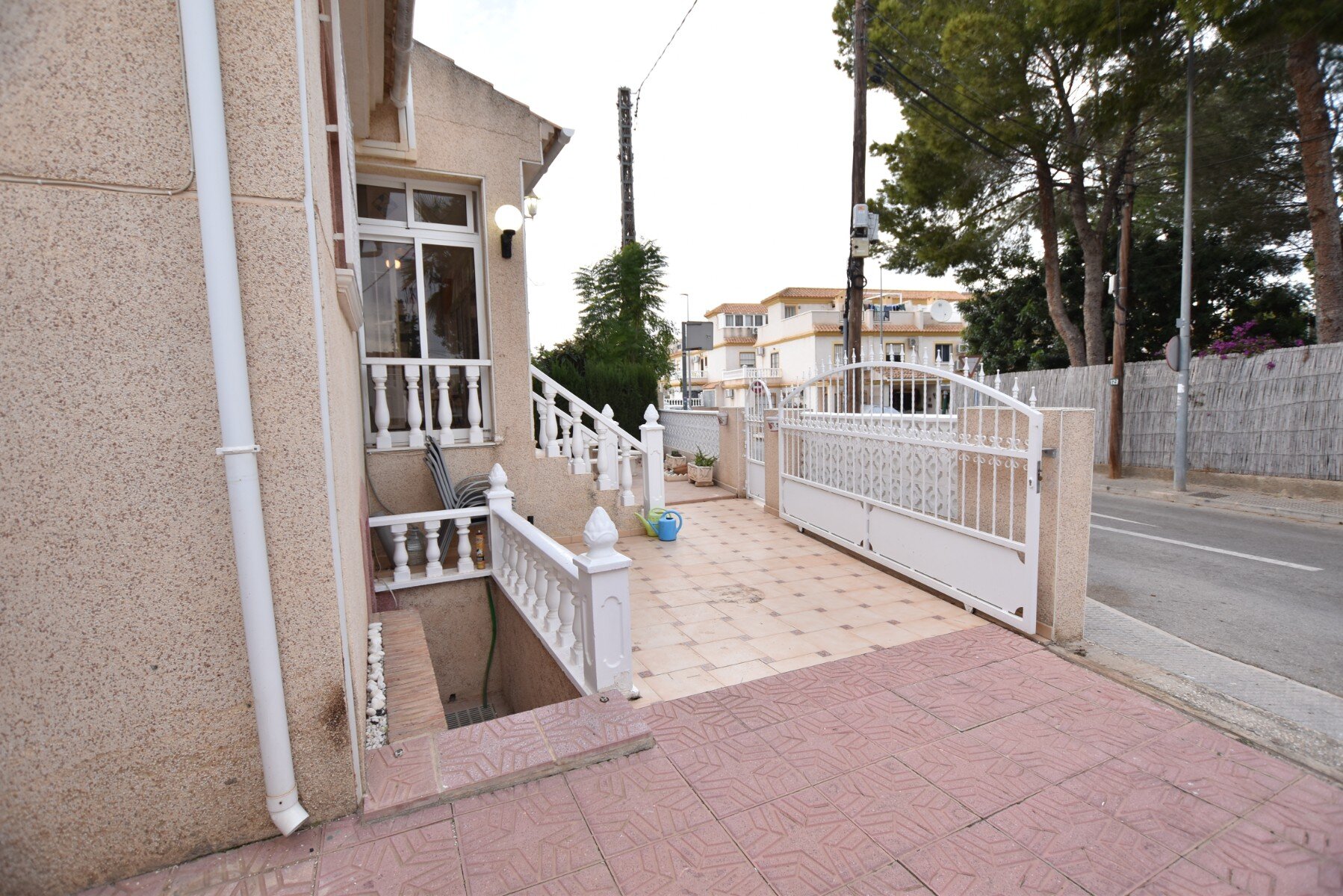 3-Bedroom Villa in Comunidad Valenciana, Algorfa - Image 4