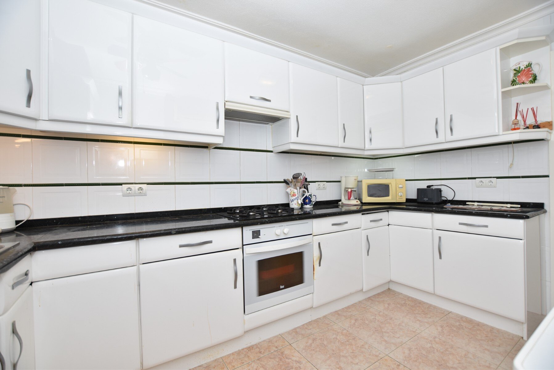 3-Bedroom Villa in Comunidad Valenciana, Algorfa - Image 8