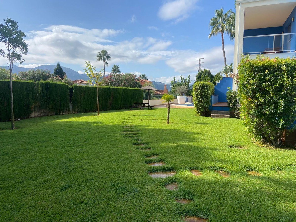 Apartamento planta media de 2 Dormitorios en La Marina, S... - Image 2