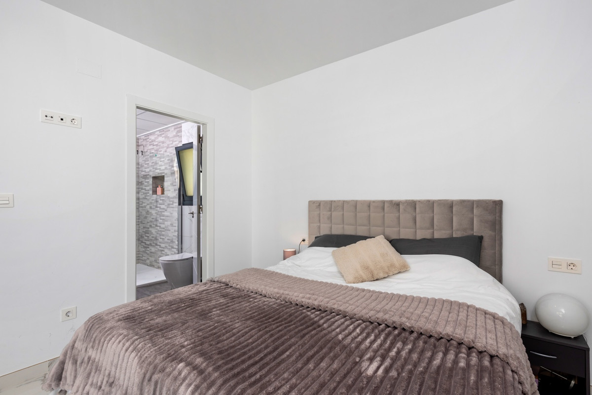 3-Bedroom Detached House in  Los Montesinos | Sunny Casas... - Image 18