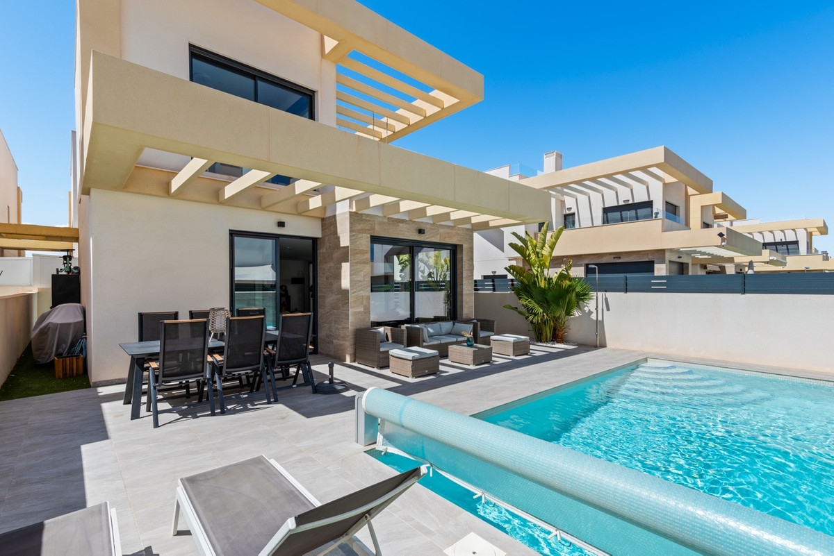 3-Bedroom Detached House in  Los Montesinos | Sunny Casas... - Image 2