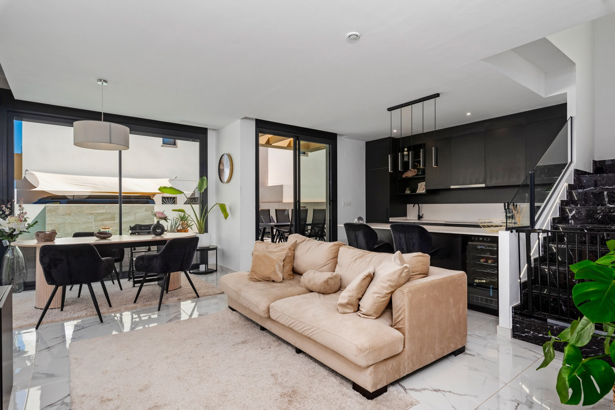 3-Bedroom Detached House in  Los Montesinos | Sunny Casas... - Image 4