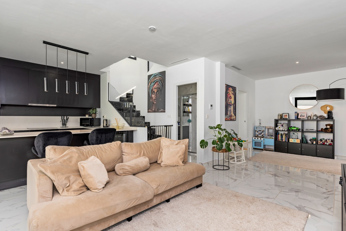 3-Bedroom Detached House in  Los Montesinos | Sunny Casas... - Image 5