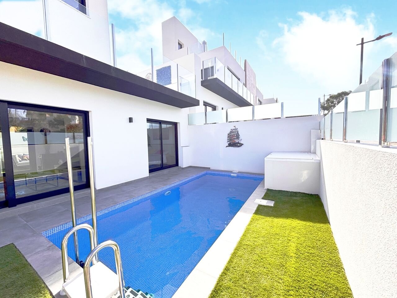 2-Bedroom Villa in Villamartin, Orihuela Costa - Image 1