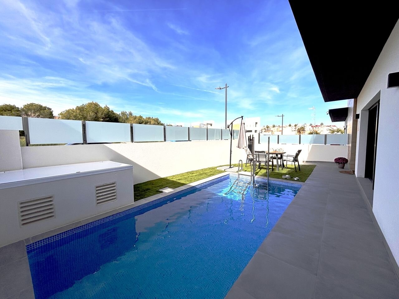 2-Bedroom Villa in Villamartin, Orihuela Costa - Image 2