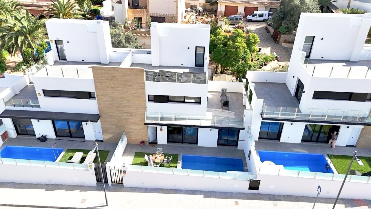 2-Bedroom Villa in Villamartin, Orihuela Costa - Image 3