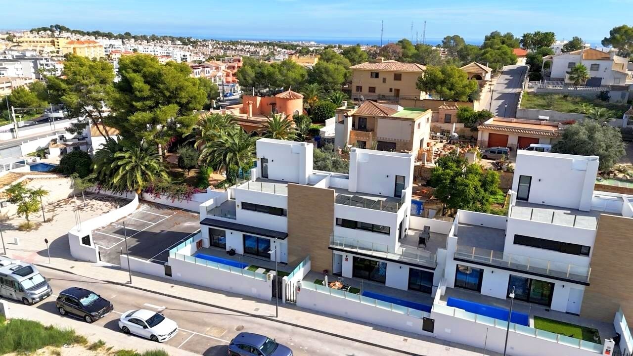 2-Bedroom Villa in Villamartin, Orihuela Costa - Image 6