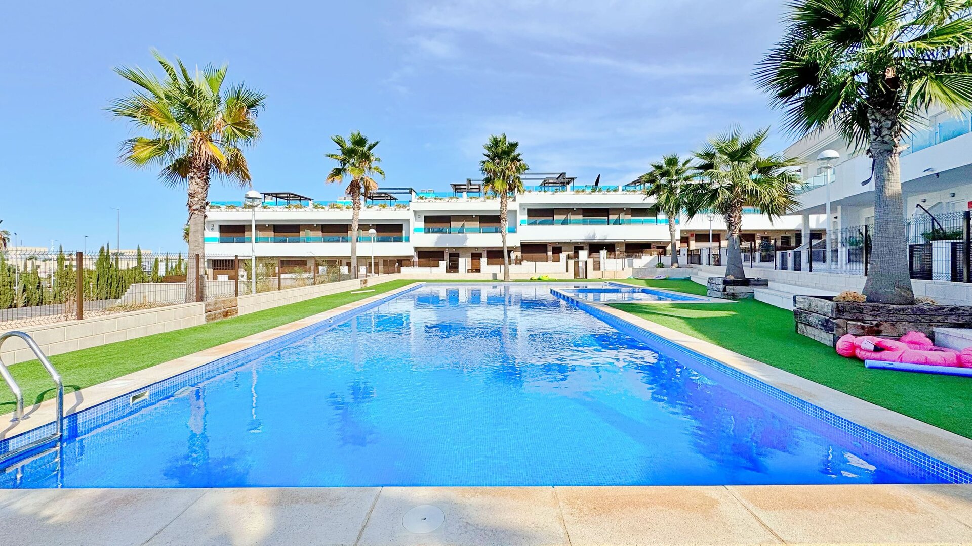 3-Bedroom House in La Siesta, Torrevieja - Image 2