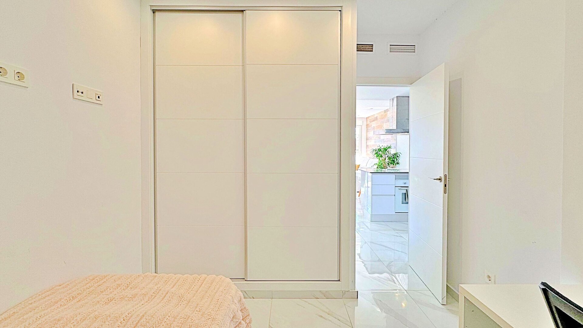 3-Bedroom House in La Siesta, Torrevieja - Image 24