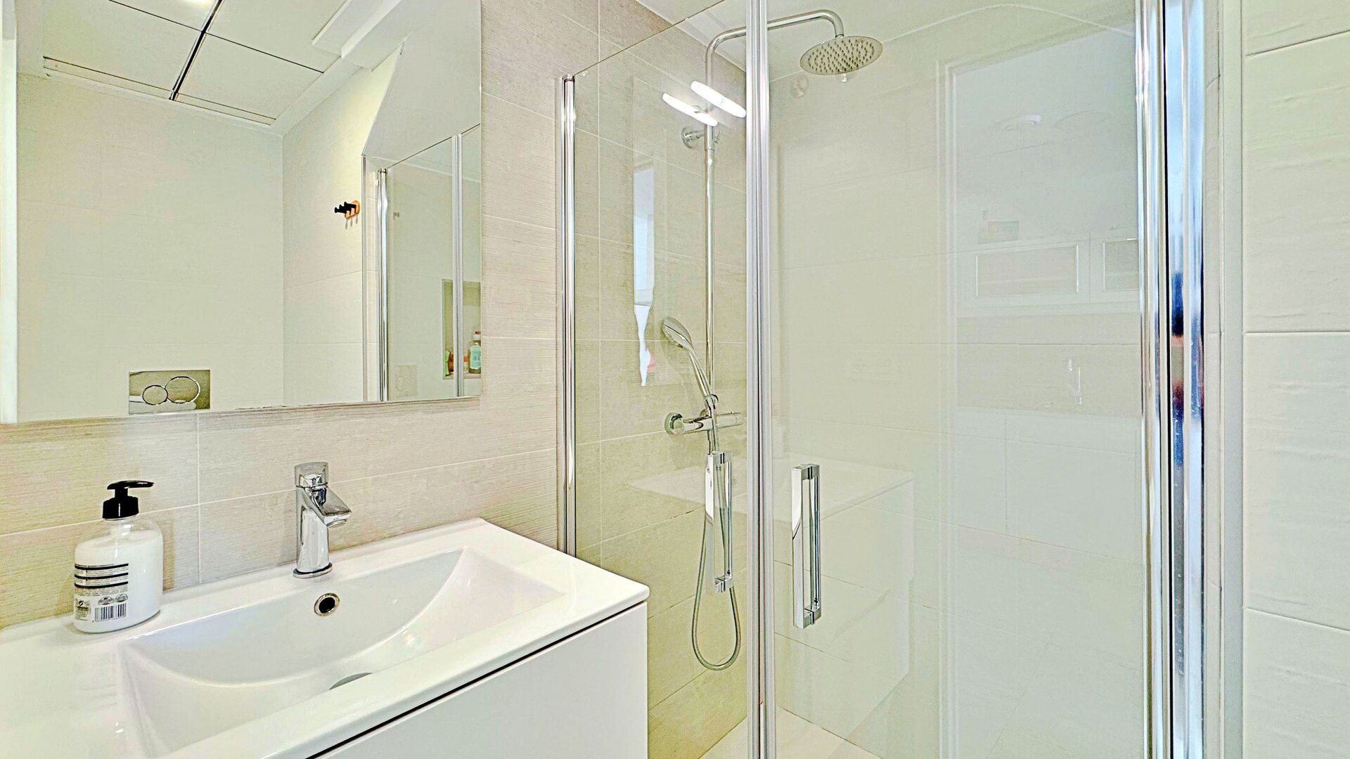 3-Bedroom House in La Siesta, Torrevieja - Image 25