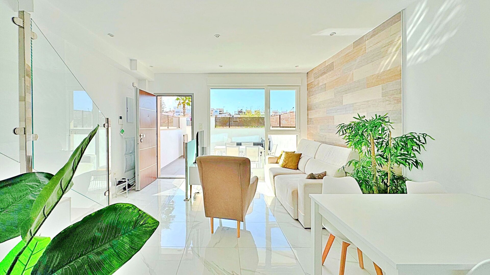 3-Bedroom House in La Siesta, Torrevieja - Image 8