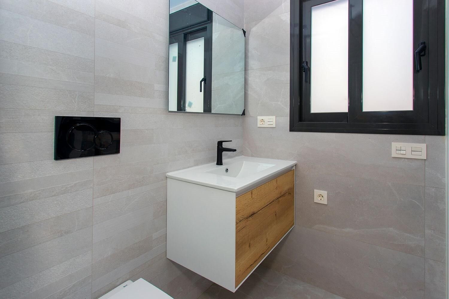 2-Bedroom Apartment in Playa del Cura, Torrevieja - Image 14